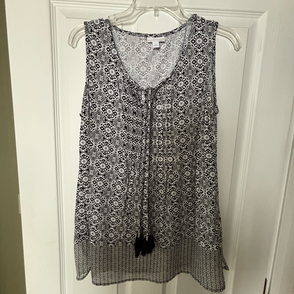 Westport 1962 black and white sleeveless top. Size Med